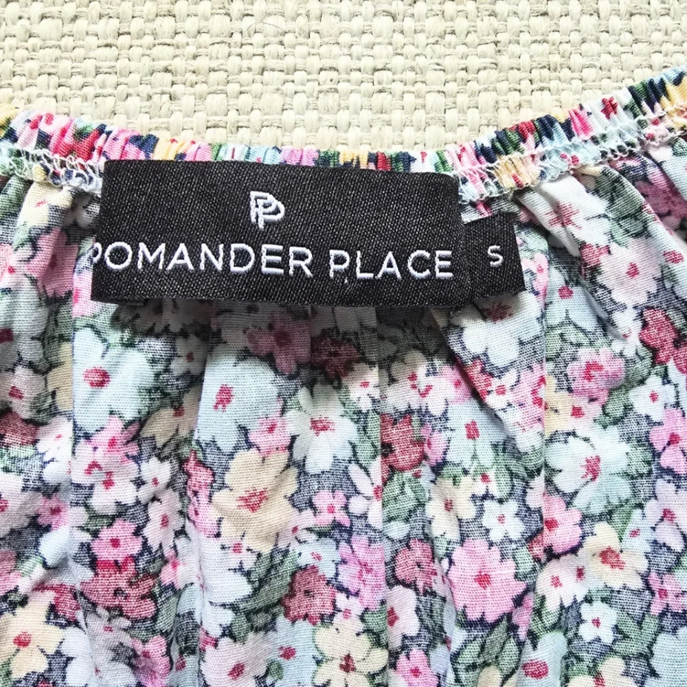 TUCKERNUCK Pomander Place Ditsy Floral Brooks Blouse Size Small